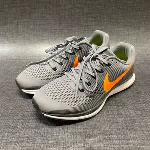 NIKE mens 8.5/womens 10 RUNNING SHOES